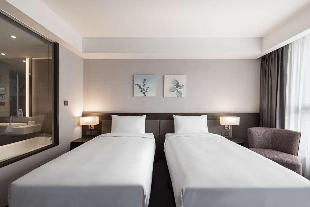 Lakeshore Hotel تاينان الغرفة الصورة