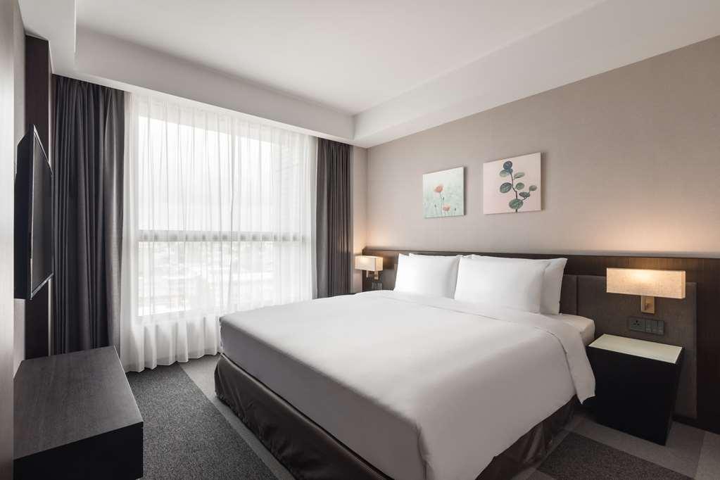 Lakeshore Hotel تاينان الغرفة الصورة